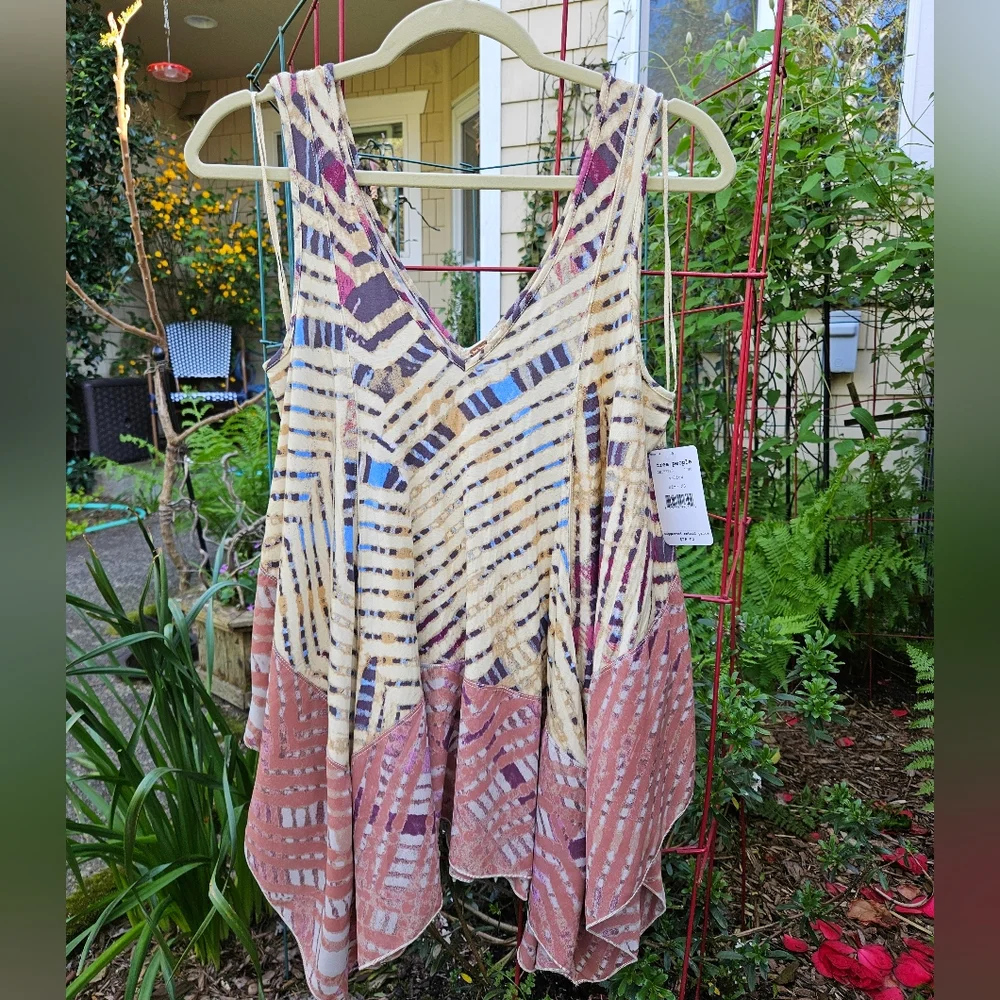 Free People Day Dreamers Tank Top VNeck Faux Batik Print Handkerchief Hem XS NWT - Picture 2 of 15